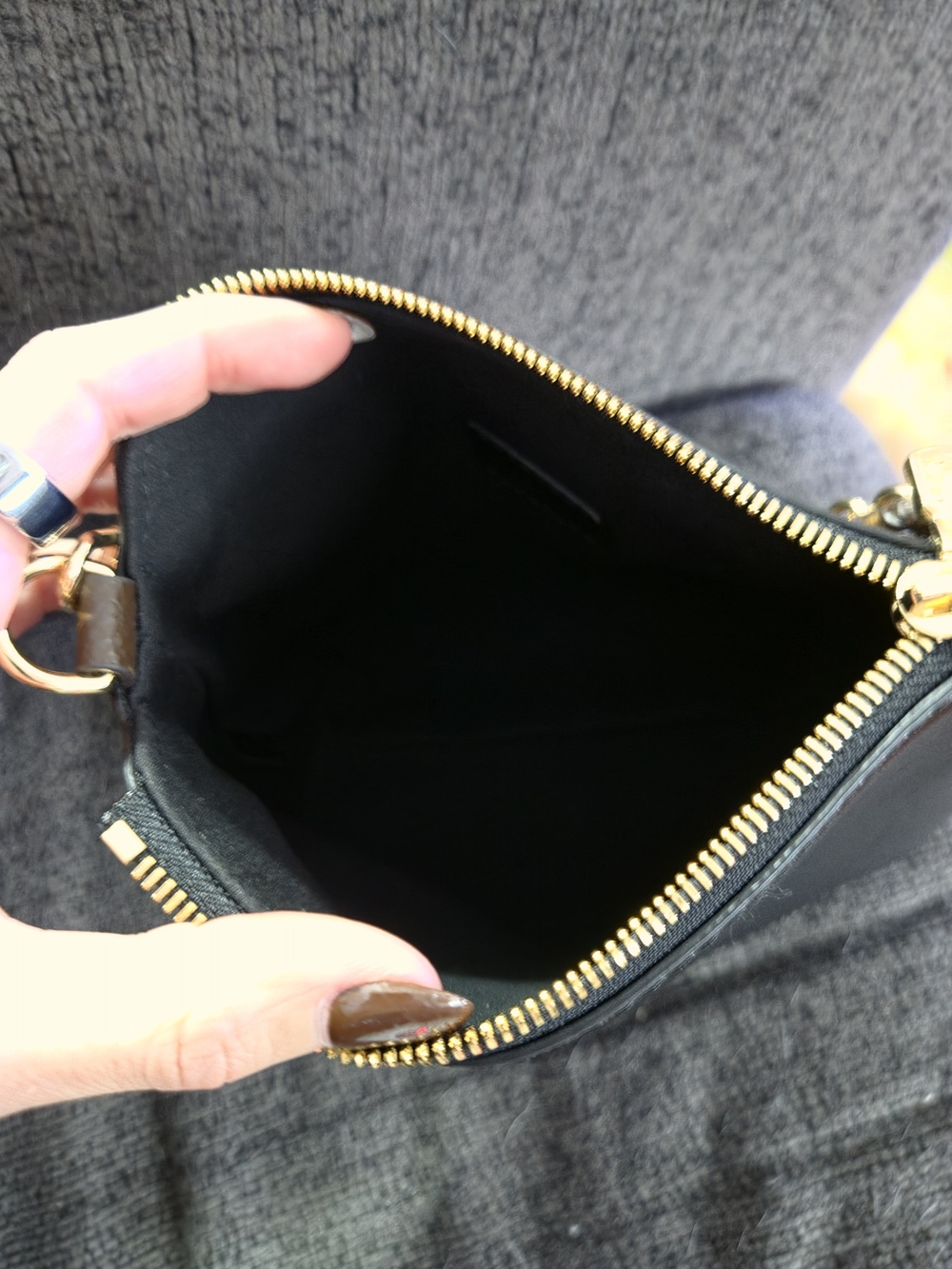 Mini Multipass In Black Leather - Picture 7 of 14